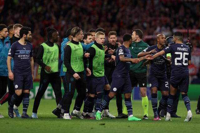 仅向中国球迷致歉！布莱顿删三笘薰与战犯合照 菲律宾：我们呢？