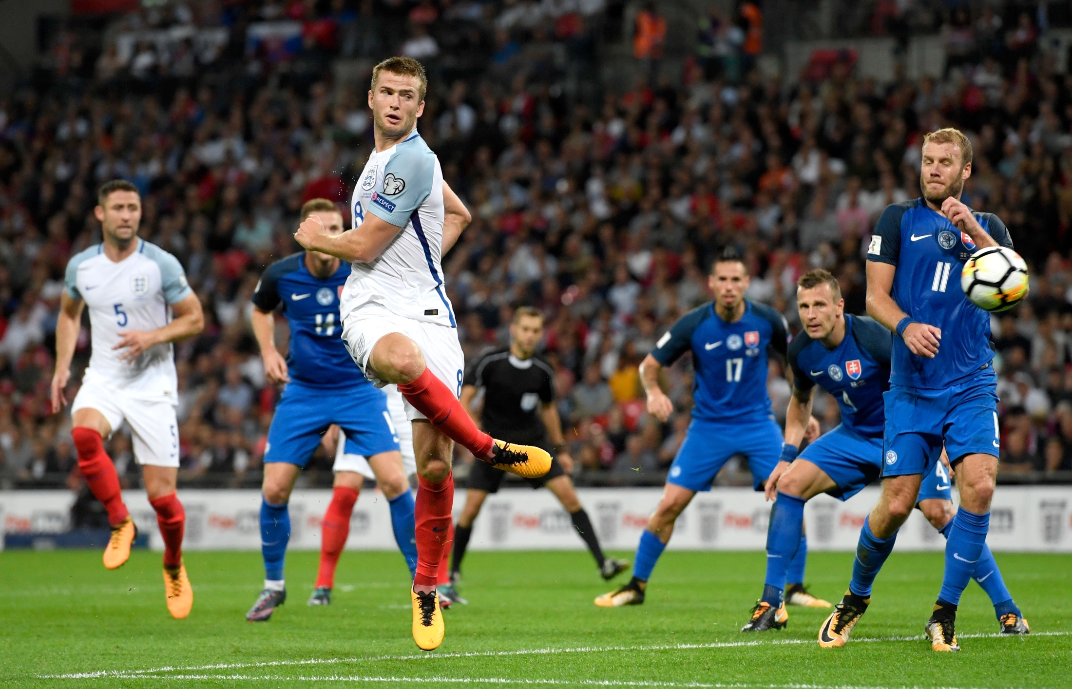 4号秀克尼佩尔三分9中6空砍26分，个人连续3场20+